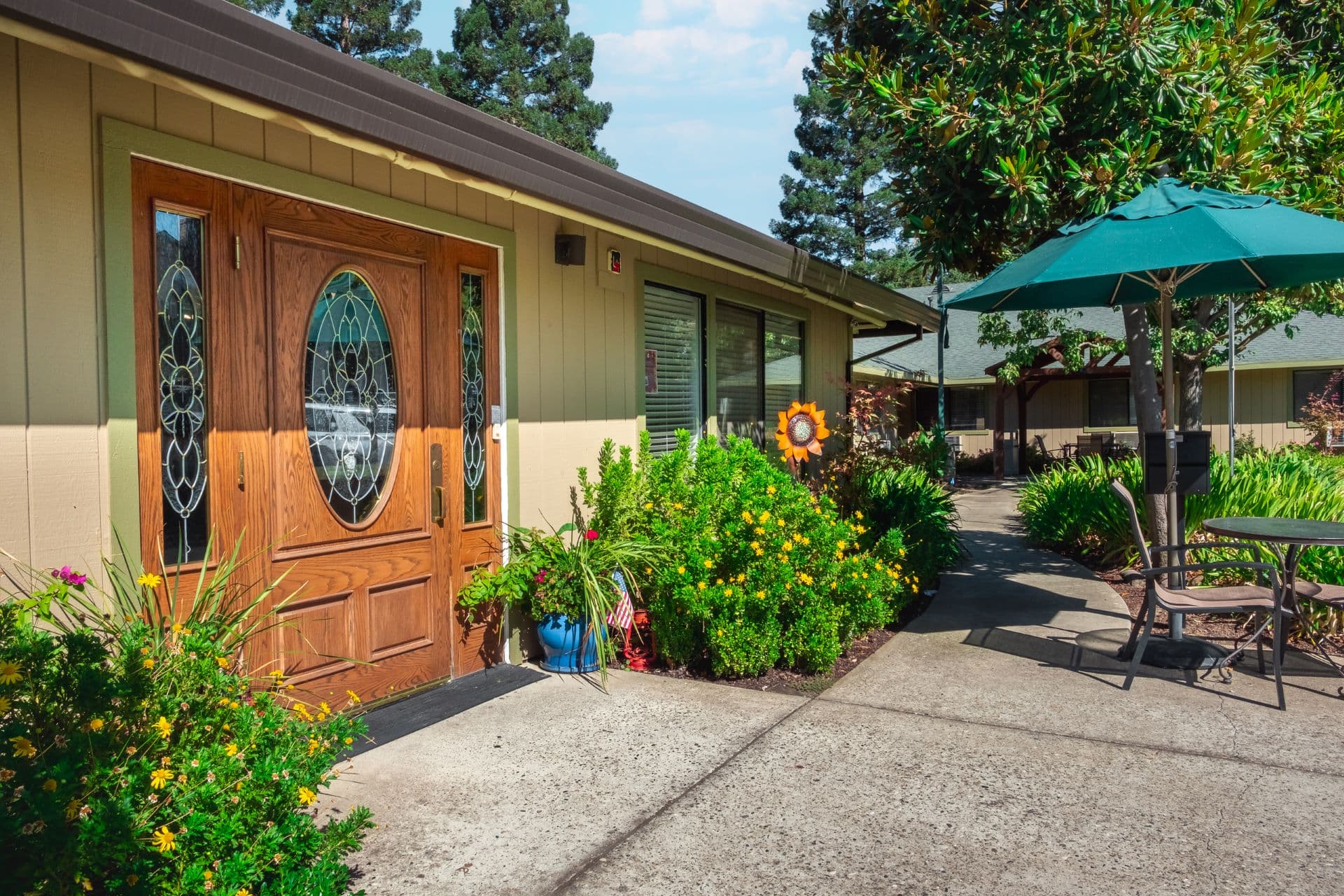 Almond Grove Gallery Photo 6